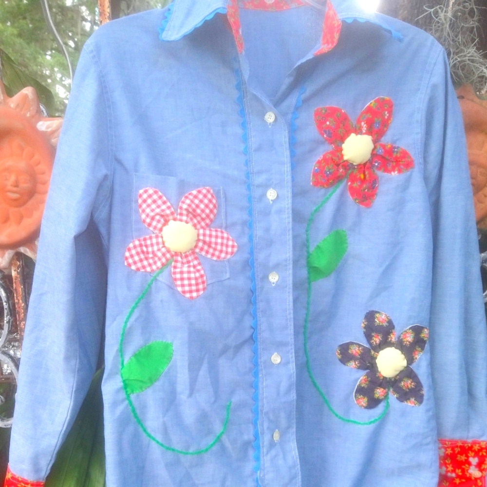 '60s, 70s vintage crazy daisy shirt medium